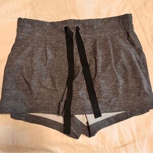 Lululemon Spring Breakaway Short. Size 6.